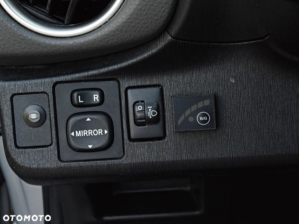 Toyota Yaris 1.0 Premium EU6 - 24