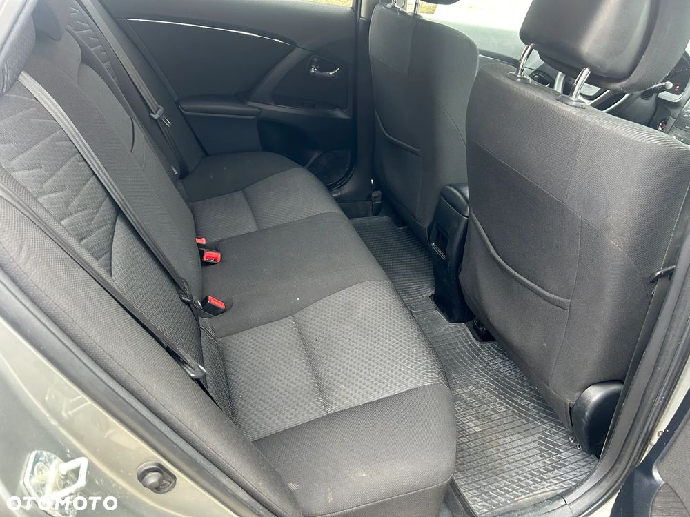 Toyota Avensis - 10