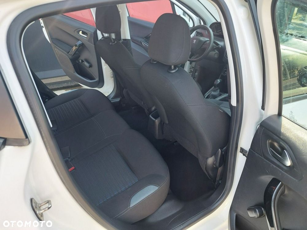 Peugeot 208 - 13