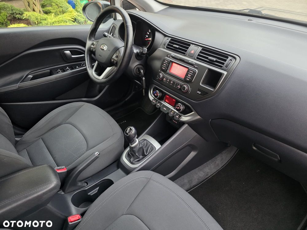 Kia Rio 1.4 Dream Team Edition - 28