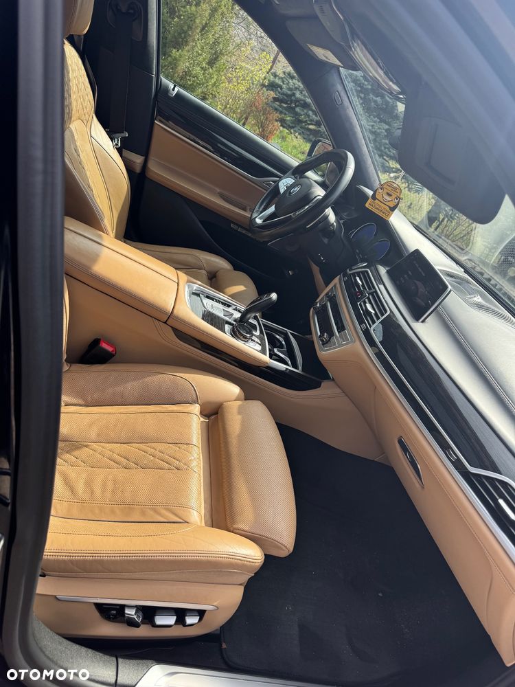 BMW Seria 7 750Li - 17