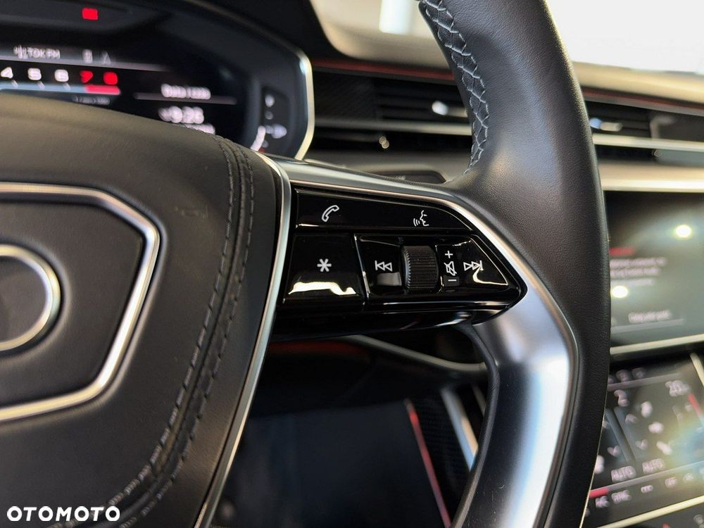 Audi S8 - 25