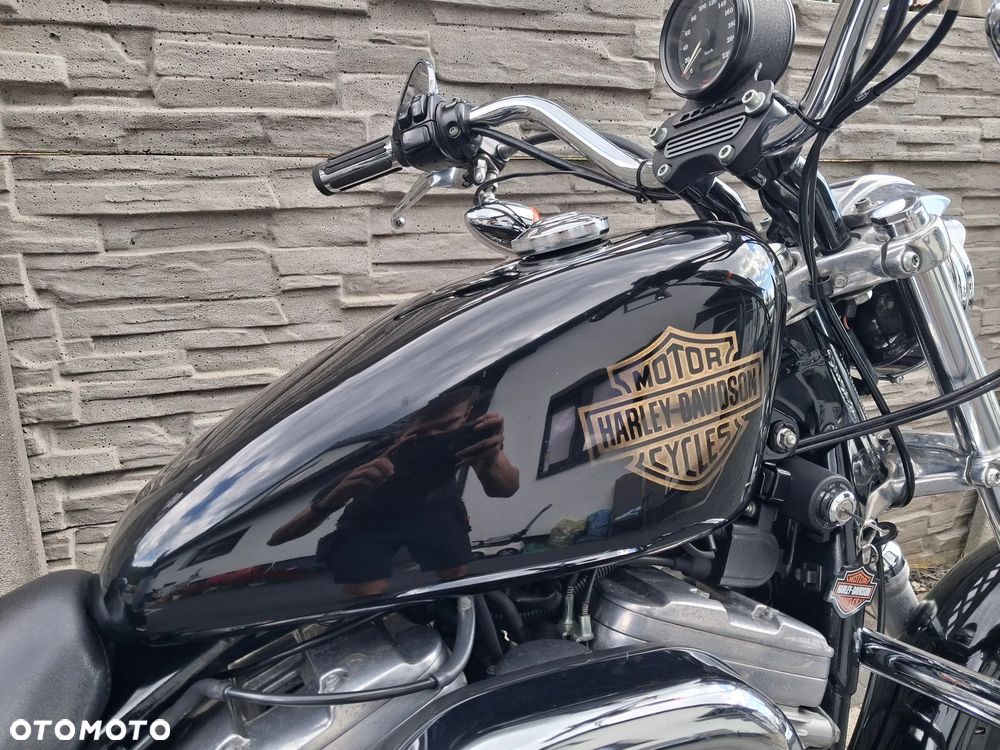 Harley-Davidson Sportster Custom 883C - 11