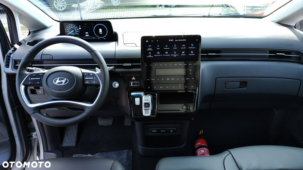Hyundai Staria - 11