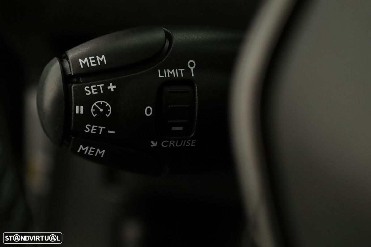 Peugeot 2008 1.2 PureTech Allure EAT8 - 18