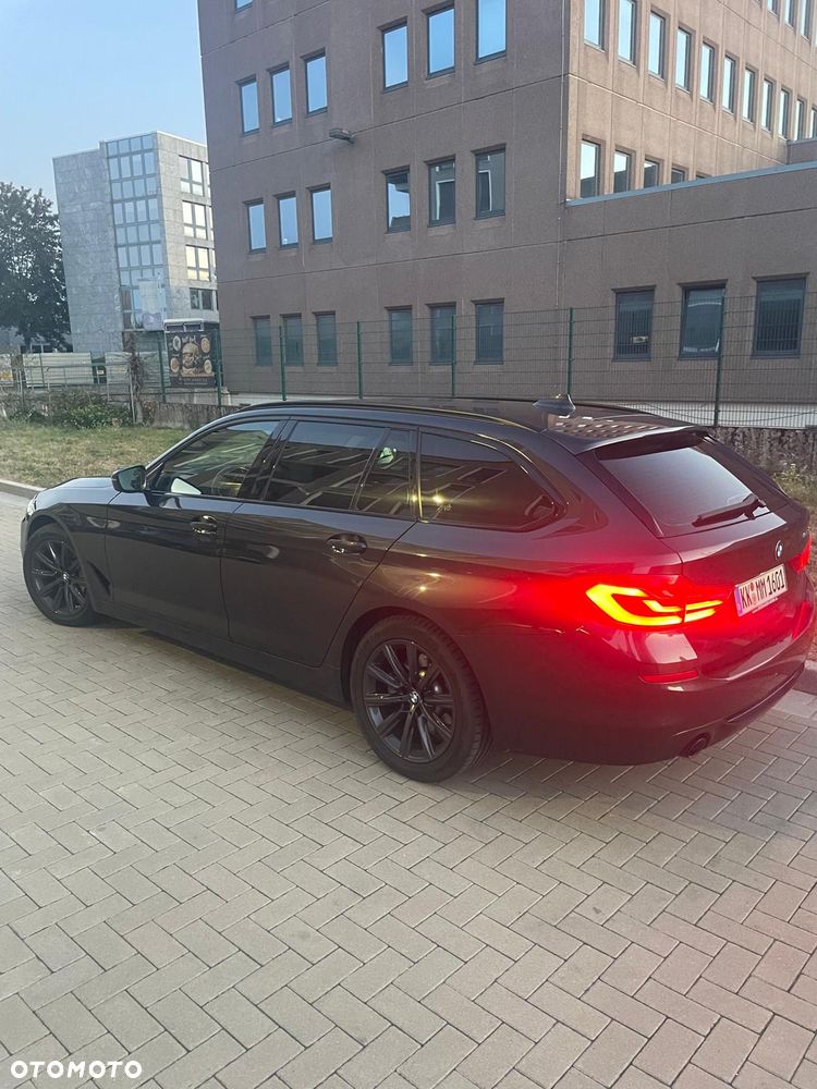 BMW Seria 5 525d Sport Line sport - 9