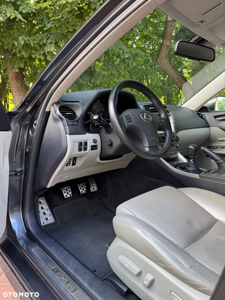 Lexus IS 220 D Prestige - 7