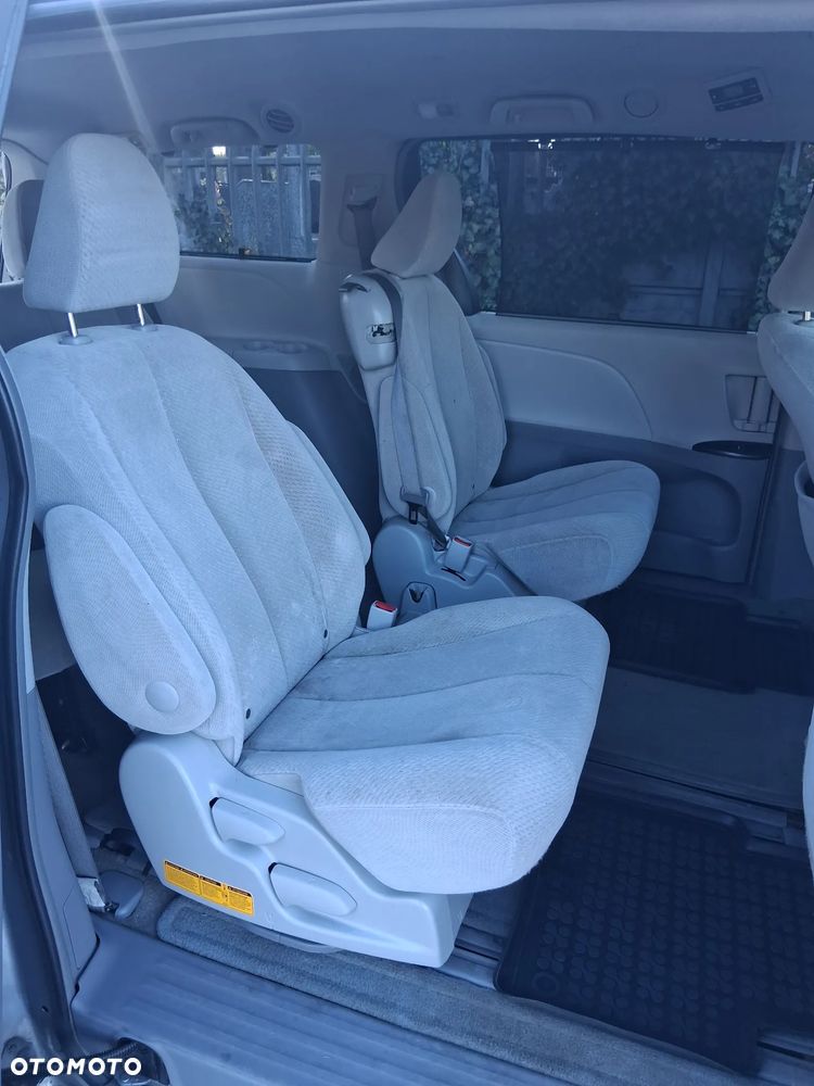 Toyota Sienna 3.5 V6 - 22