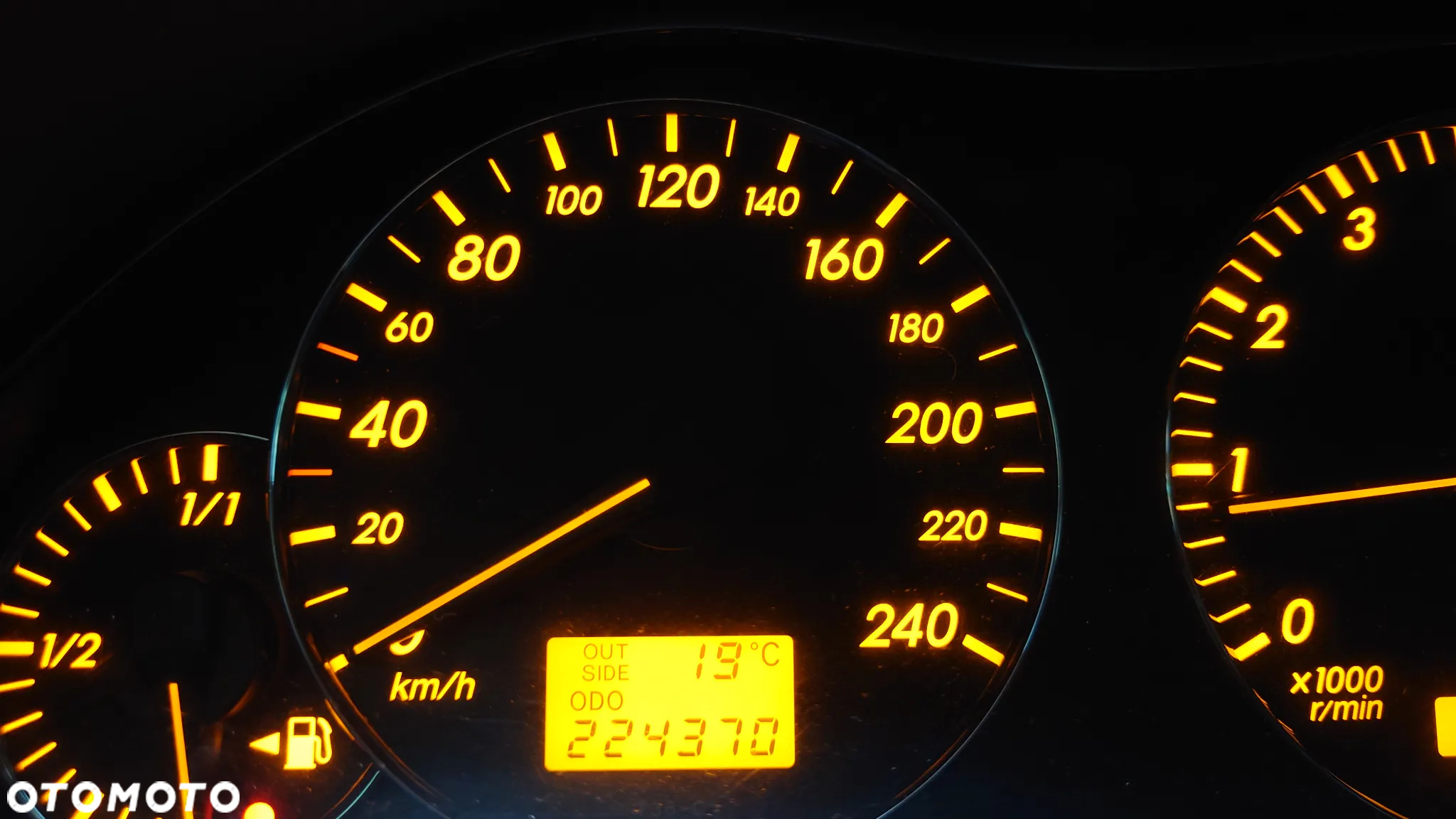 Toyota Avensis 1.8 VVT-i Combi Executive - 26