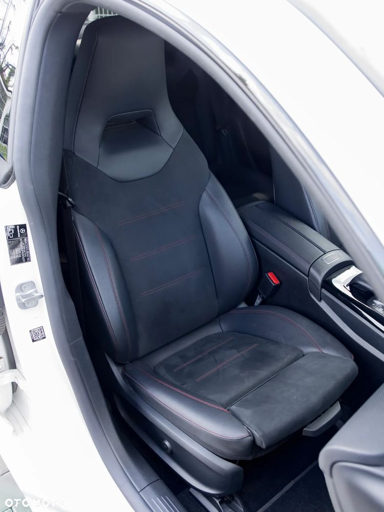 Mercedes-Benz CLA 200 7G-DCT - 27