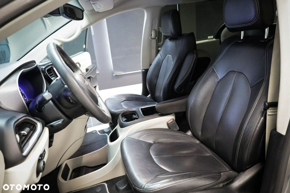 Chrysler Pacifica - 18