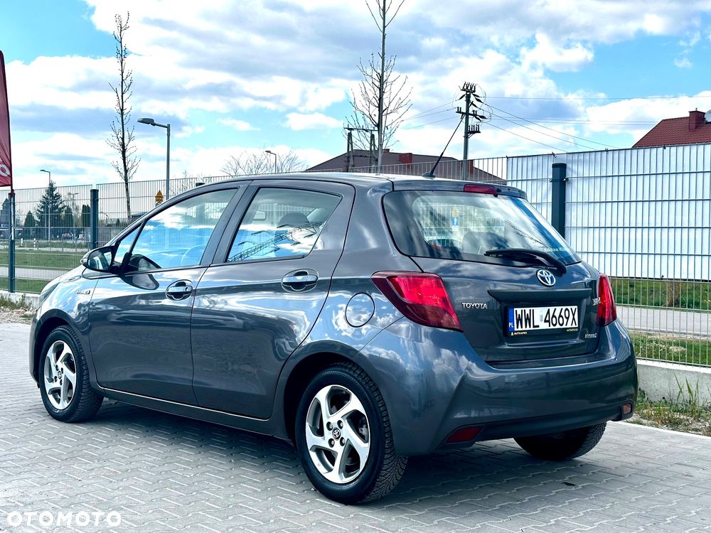 Toyota Yaris Hybrid 100 Selection Passion - 13