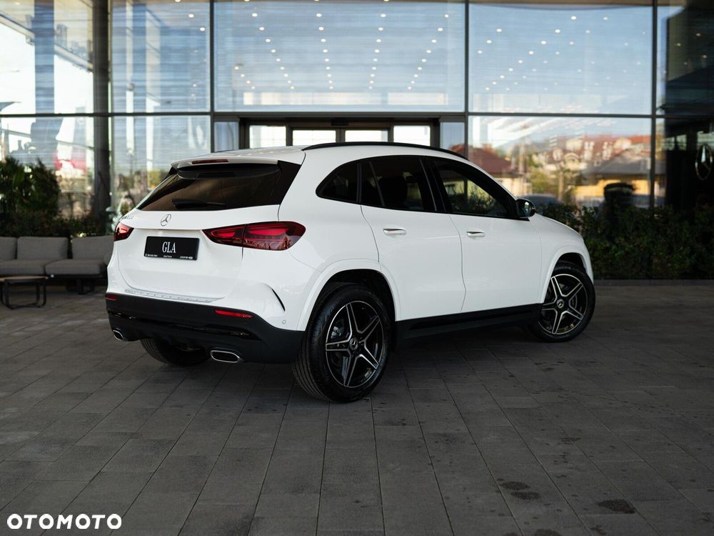 Mercedes-Benz GLA - 4