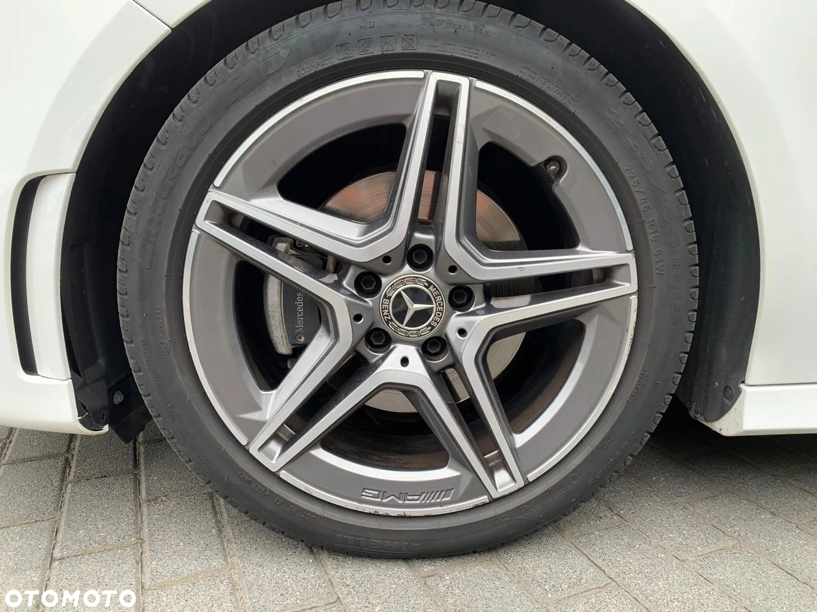 Mercedes-Benz Klasa A 200 AMG Line 7G-DCT - 3