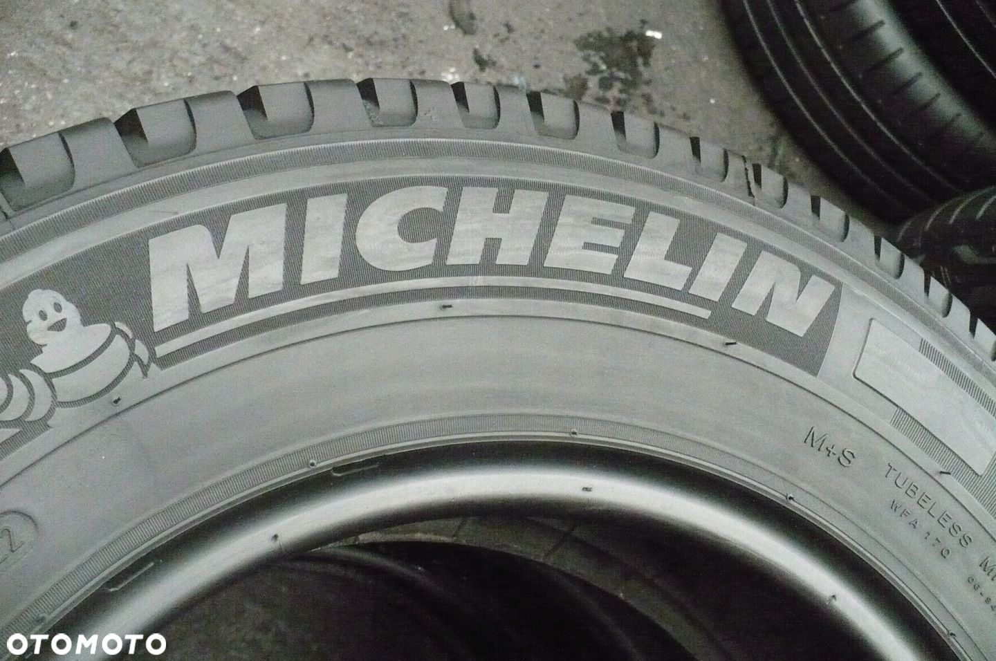MICHELIN Agilis Camping 215/70R15C 7,8mm 2022 - 3