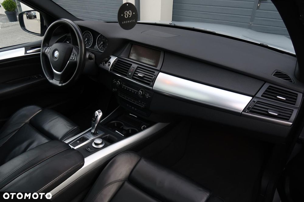 BMW X5 4.8i - 14