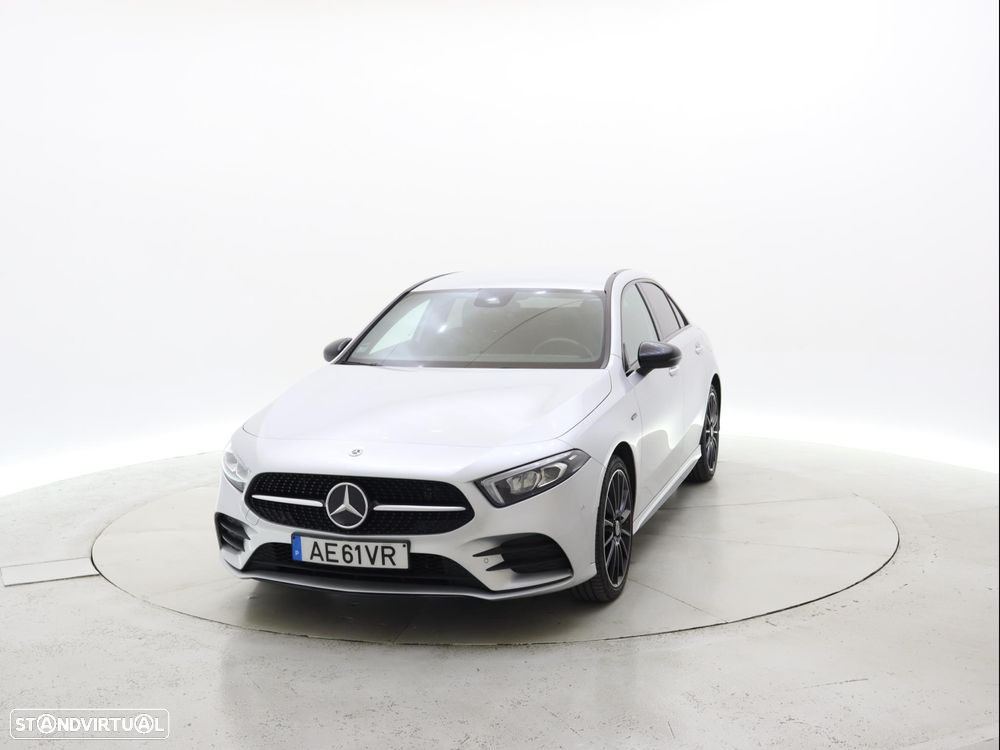 Mercedes-Benz A 250 Limousine e AMG Line - 12