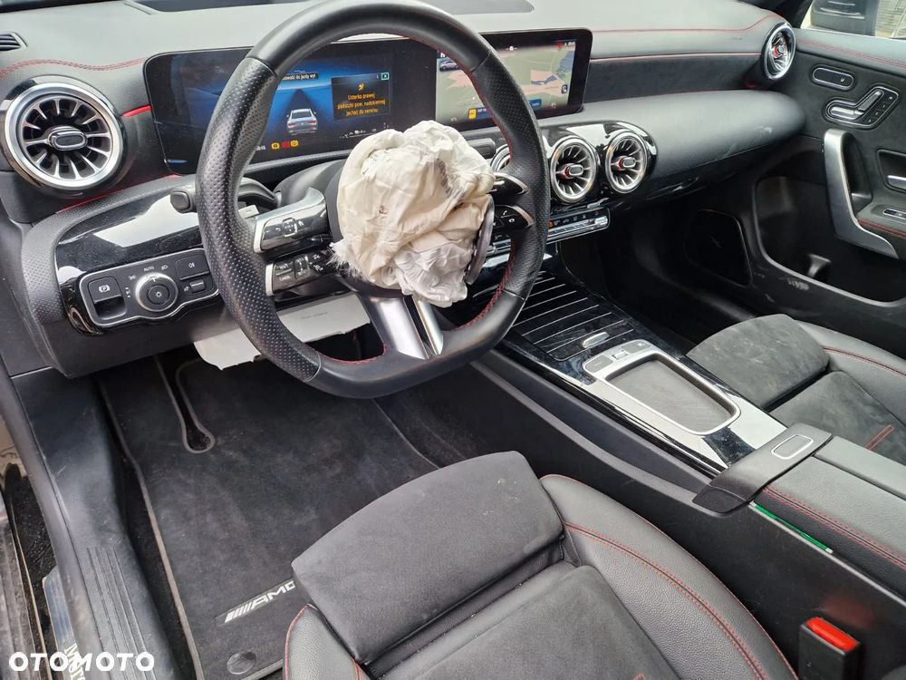 Mercedes-Benz CLA 250 E AMG Line 8G-DCT - 15