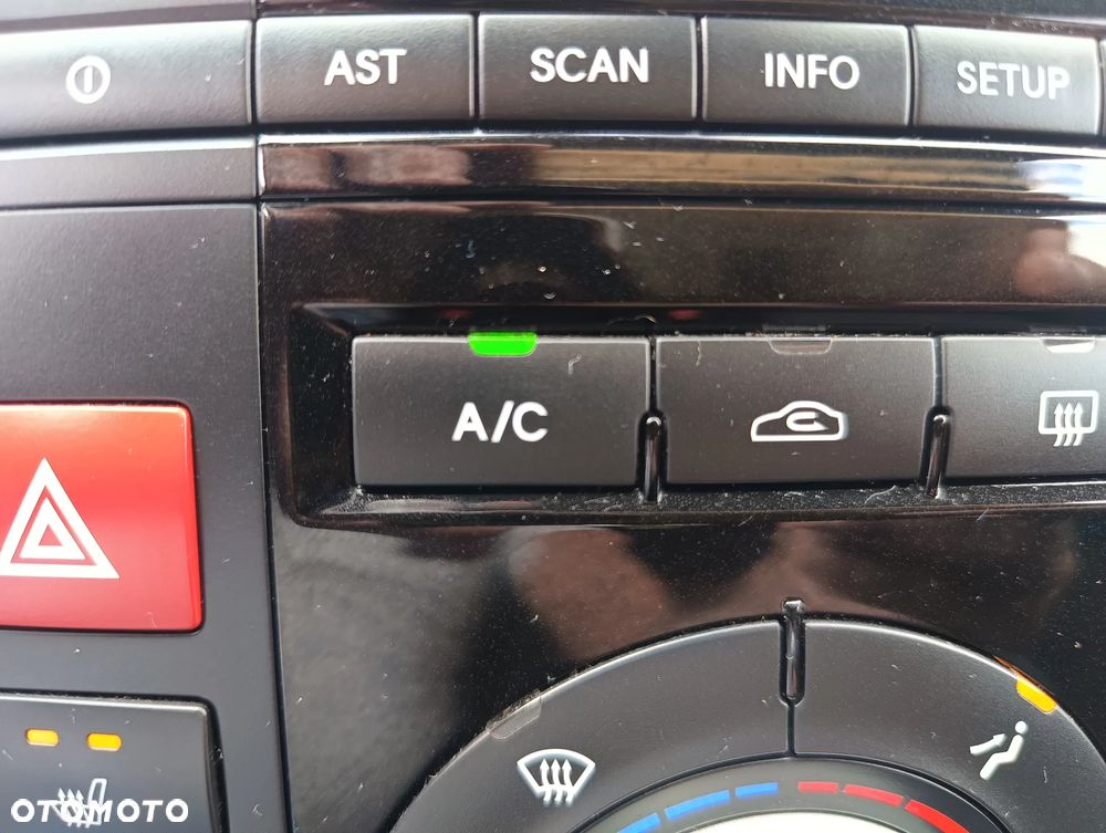 Kia Venga 1.4 CVVT Business Line - 23