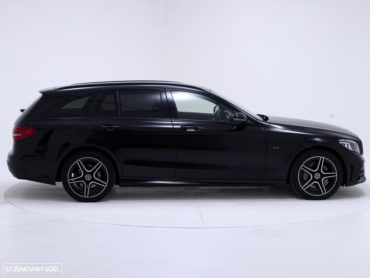 Mercedes-Benz E 300 de 4Matic T 9G-TRONIC AMG Line - 2