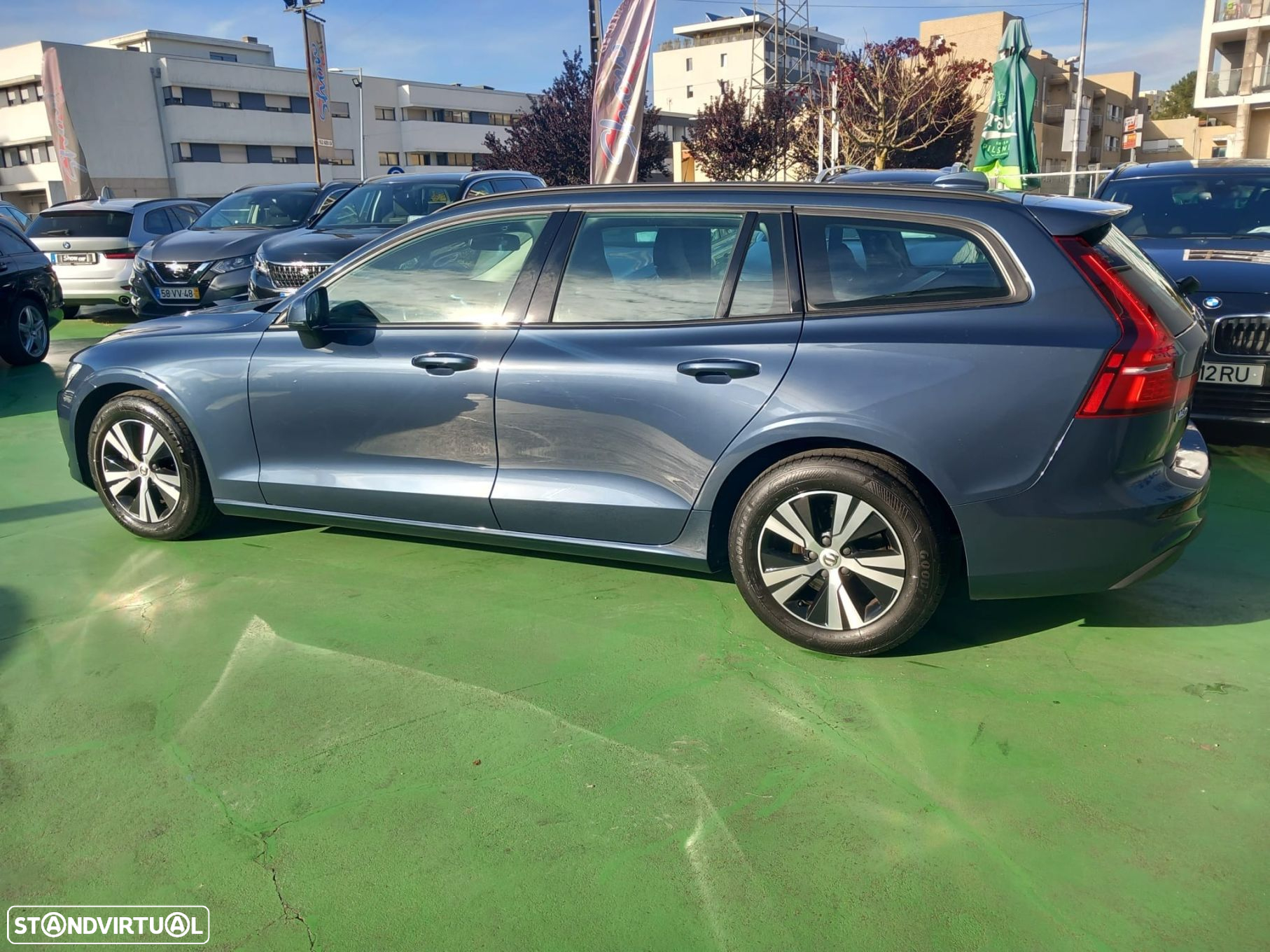Volvo V60 2.0 D3 Momentum Geartronic - 4