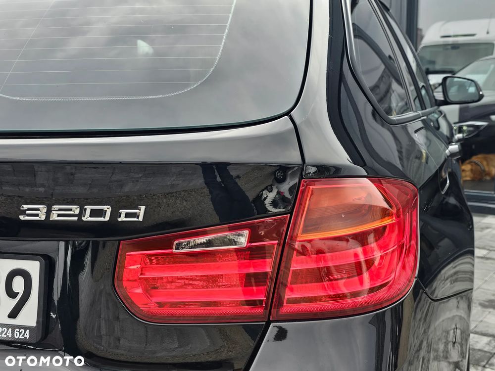 BMW Seria 3 320d DPF Edition Sport - 38