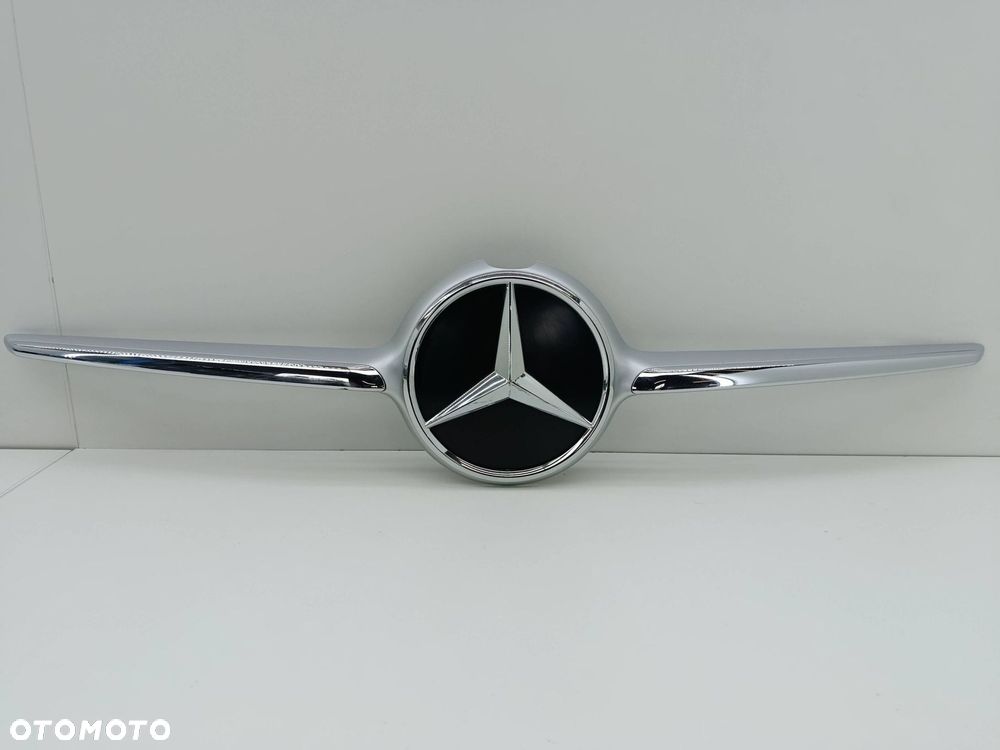 MERCEDES W206 EMBLEMAT ZNACZEK LISTWA GRILL A2068884100 - 1