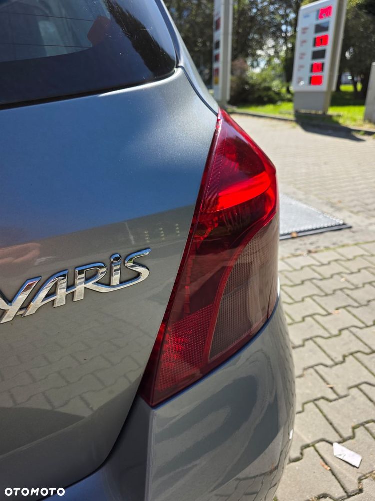 Toyota Yaris - 30