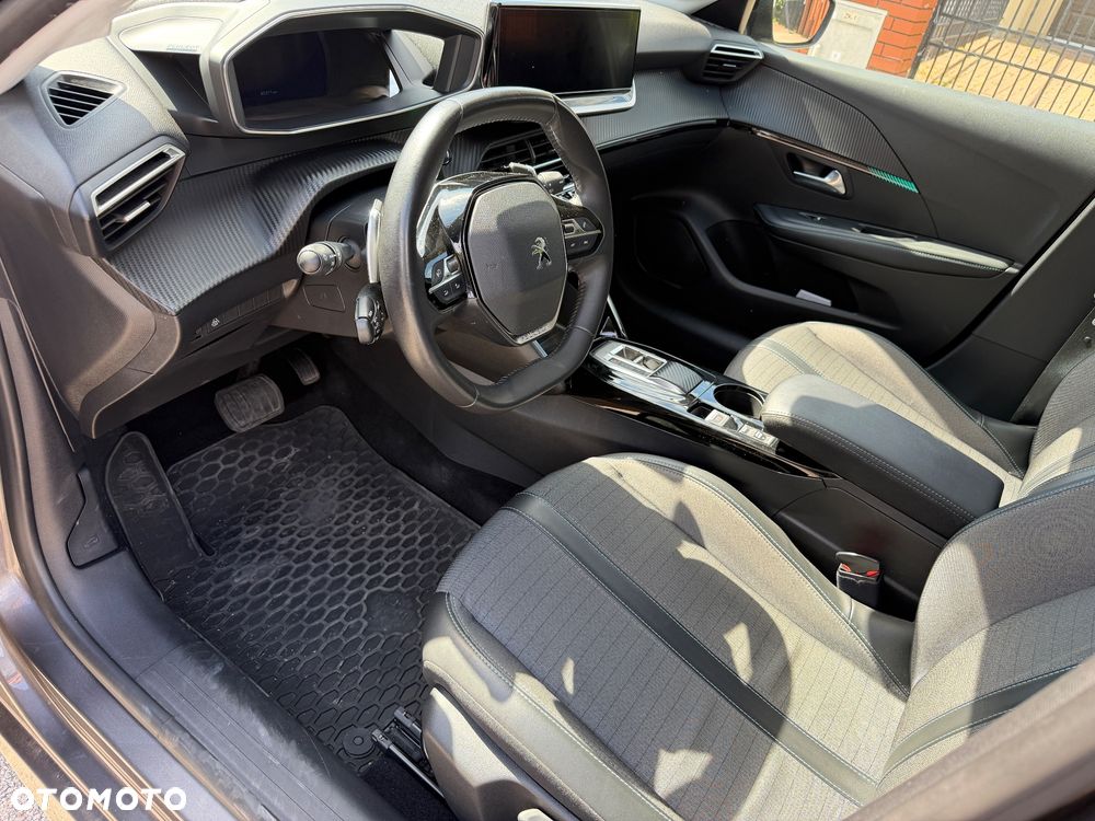 Peugeot 208 - 12