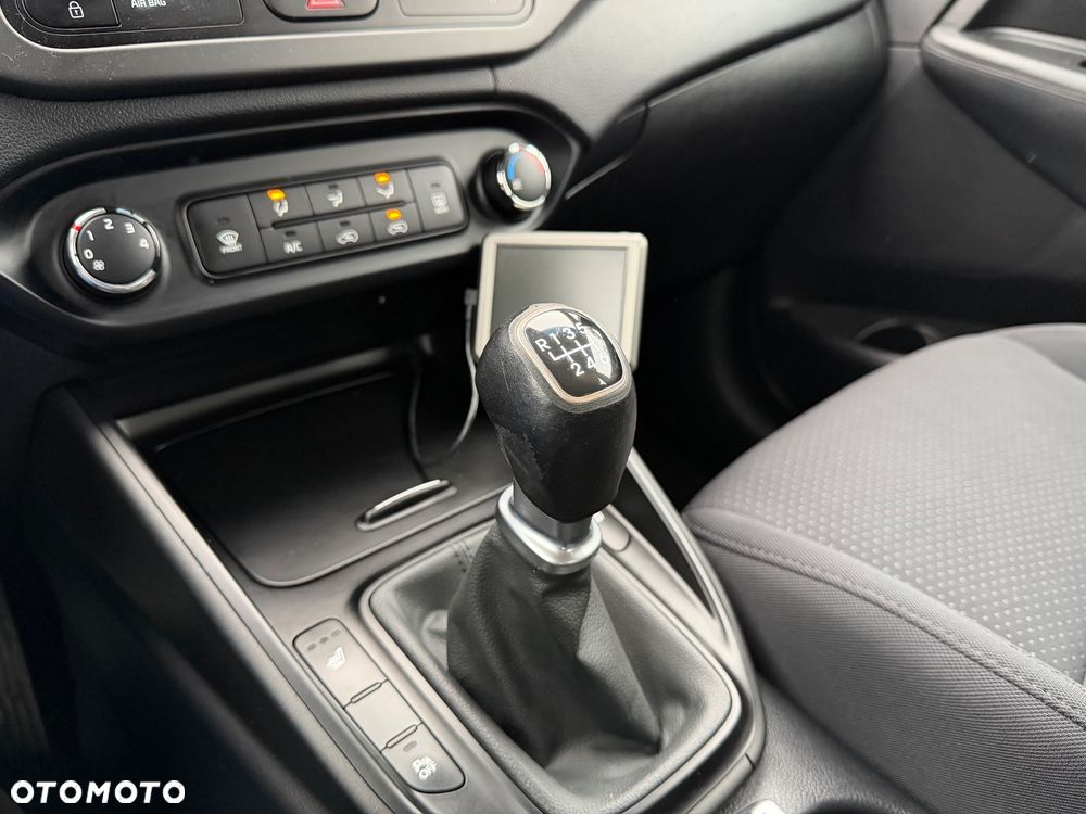 Kia Carens 1.7 CRDi Vision - 25