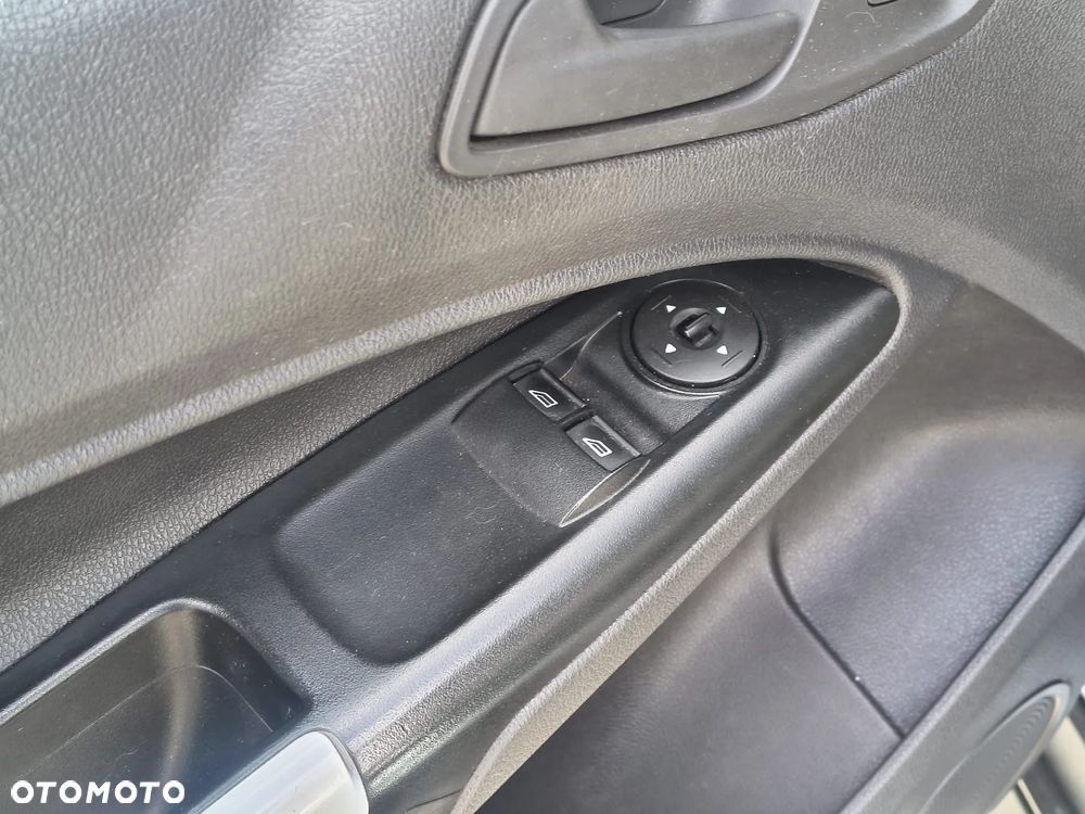 Ford Transit Connect - 25