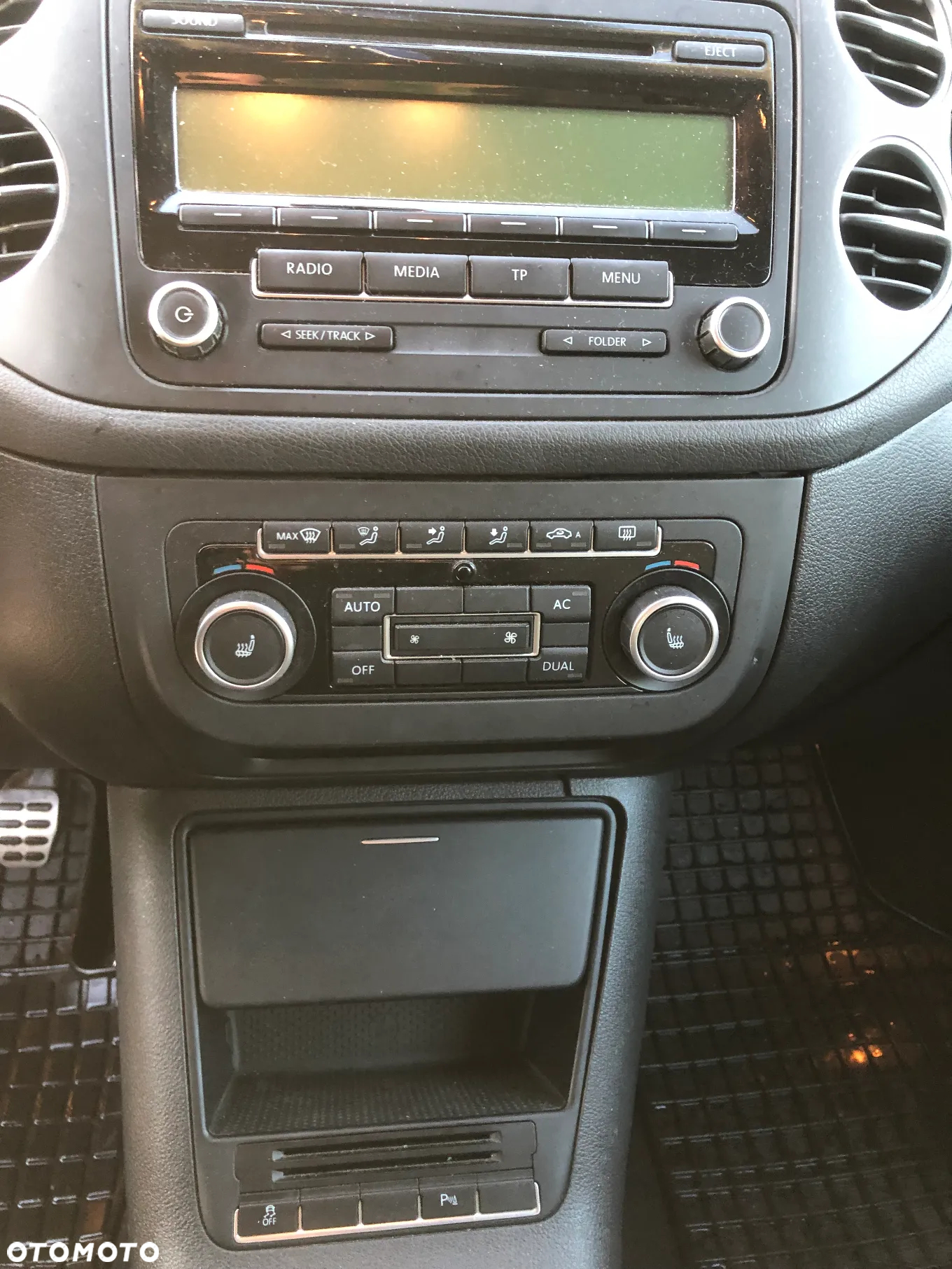 Volkswagen Golf Plus 1.6 TDI BlueMot Comfortline - 13