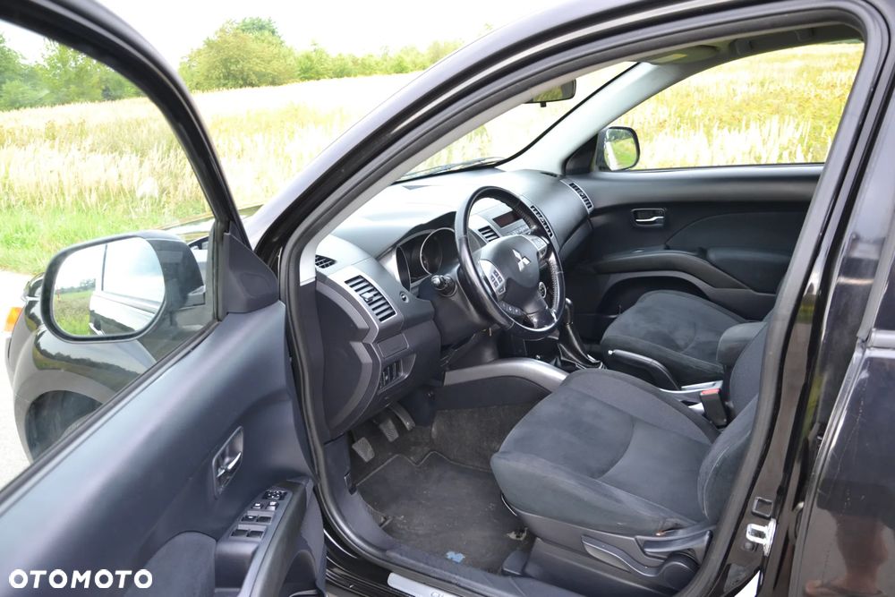 Mitsubishi Outlander 2.4 2WD Plus - 22