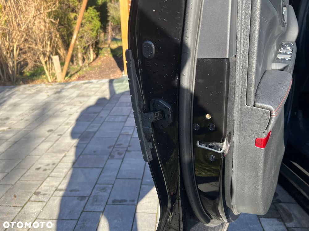 Ford Kuga 1.5 EcoBoost FWD ST-Line X - 17