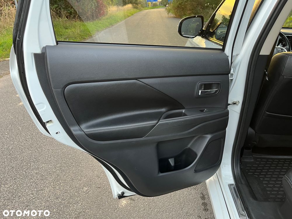 Mitsubishi Outlander PHEV Instyle NAVI - 12