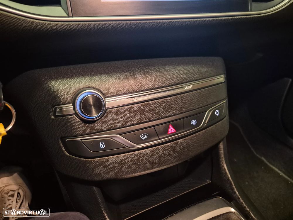 Peugeot 308 SW 1.6 BlueHDi Style - 23