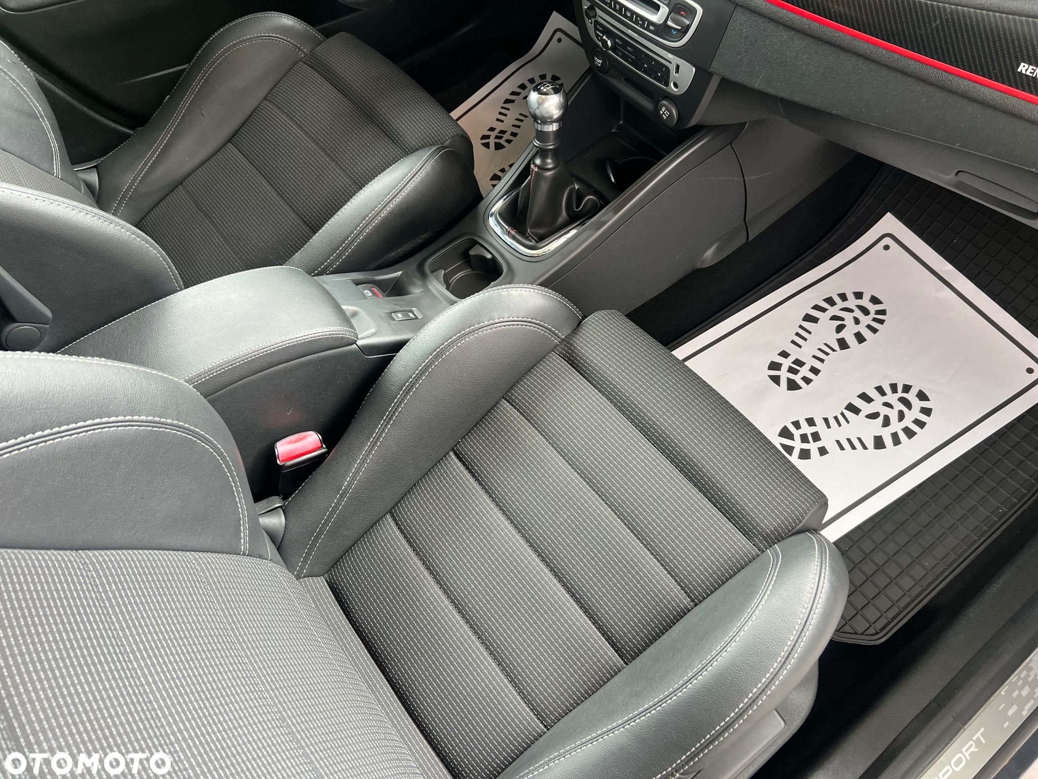 Renault Megane Grandtour TCe 220 Start & Stop GT 220 - 17