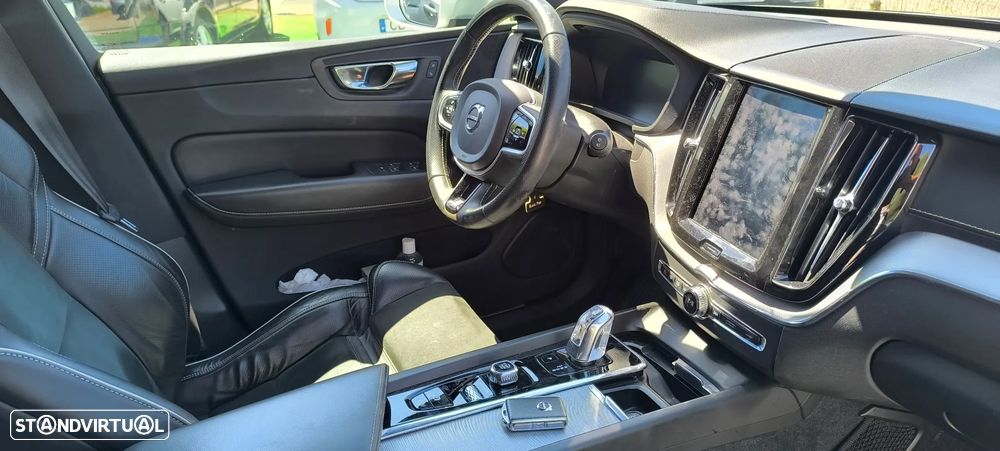 Volvo XC 60 2.0 T8 PHEV R-Design AWD - 6