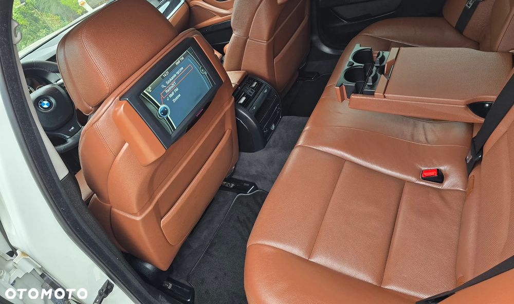 BMW Seria 5 525d Sport-Aut Luxury Line - 13