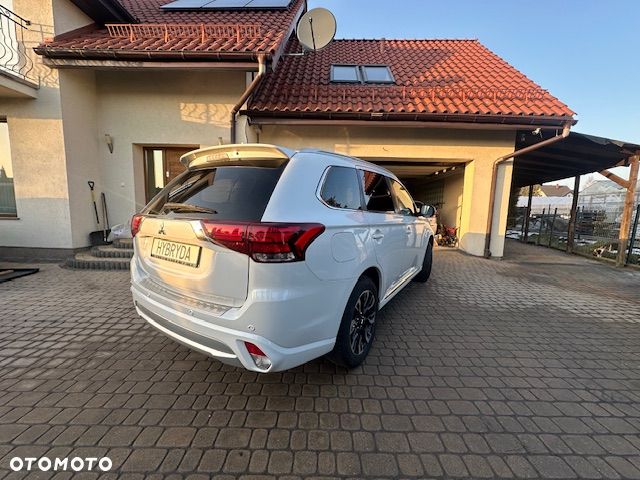 Mitsubishi Outlander 2.0 4WD Top - 22