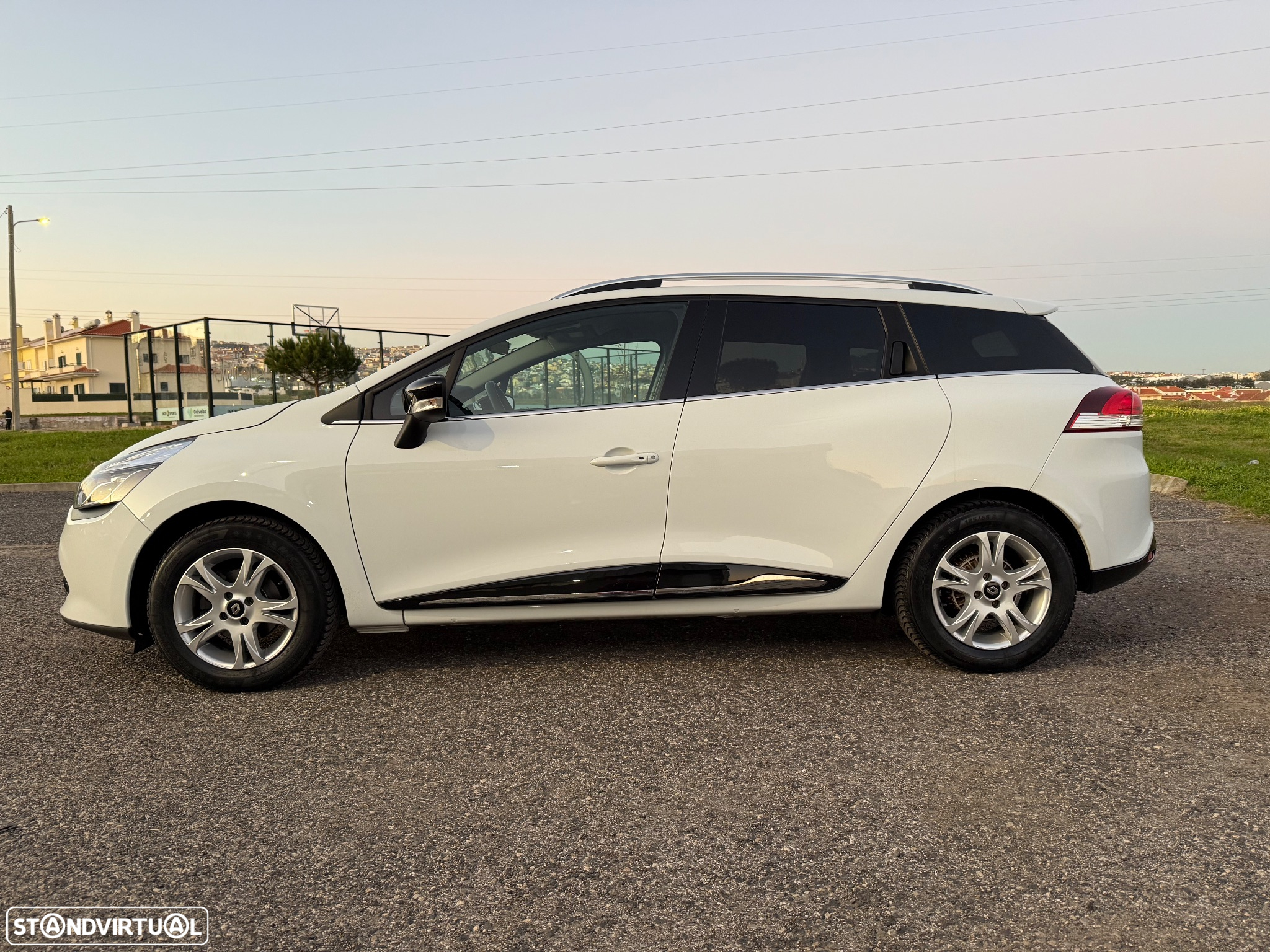 Renault Clio Sport Tourer 0.9 TCe Limited Edition - 4