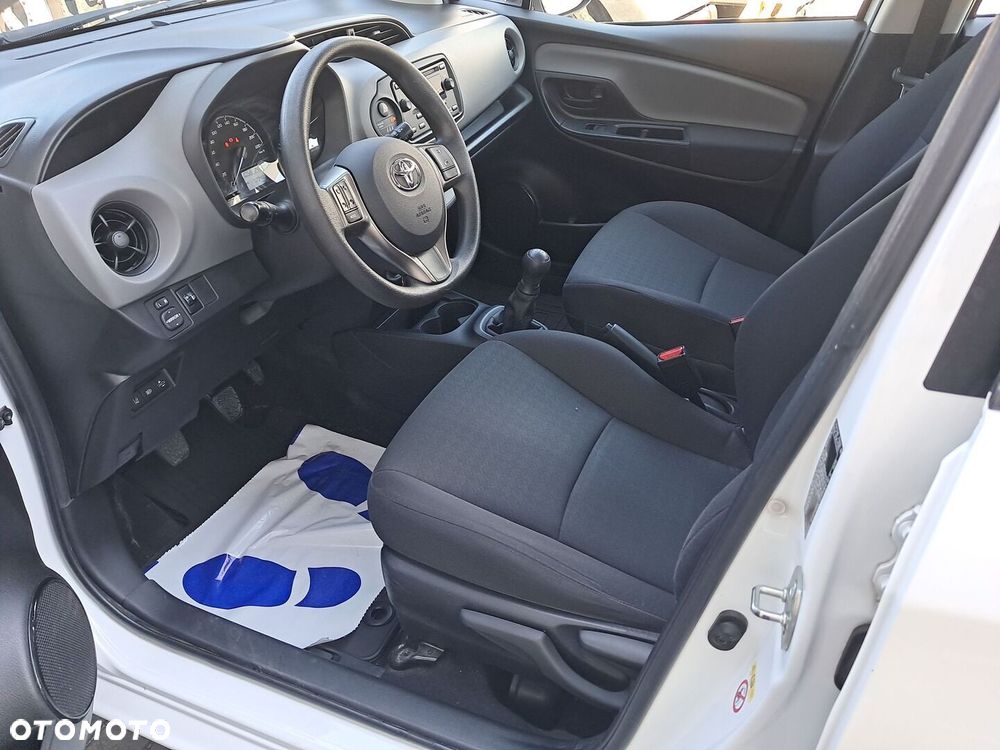 Toyota Yaris - 10