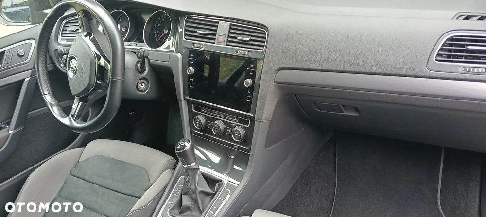 Volkswagen Golf - 23