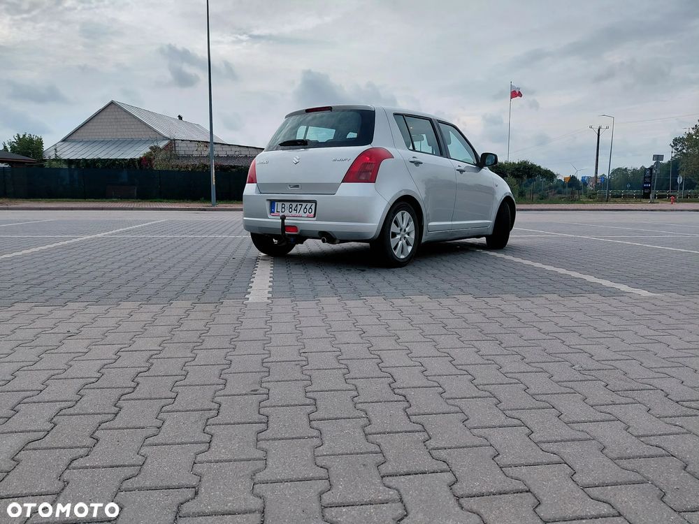 Suzuki Swift 2005 photo 3