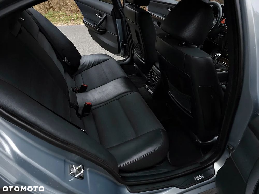 BMW Seria 3 320i - 36