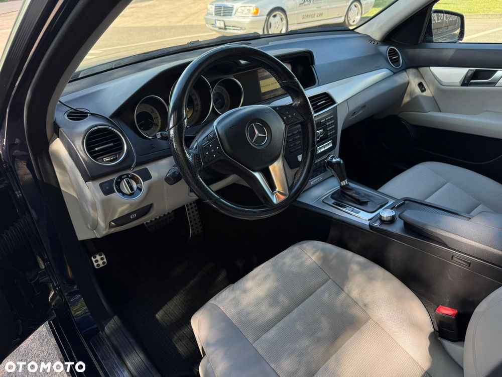 Mercedes-Benz Klasa C 350 CDI DPF 4Matic 7G-TRONIC BlueEFFICIENCY Avantgarde - 5