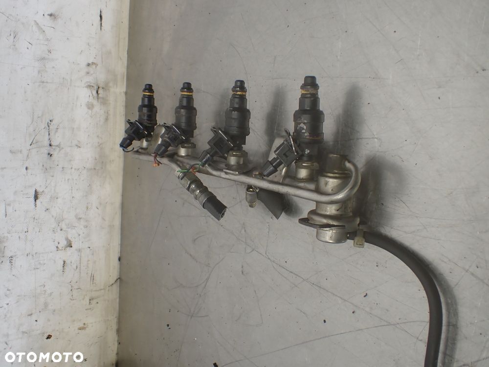 LISTWA WTRYSKOWA AUDI A4 1.8