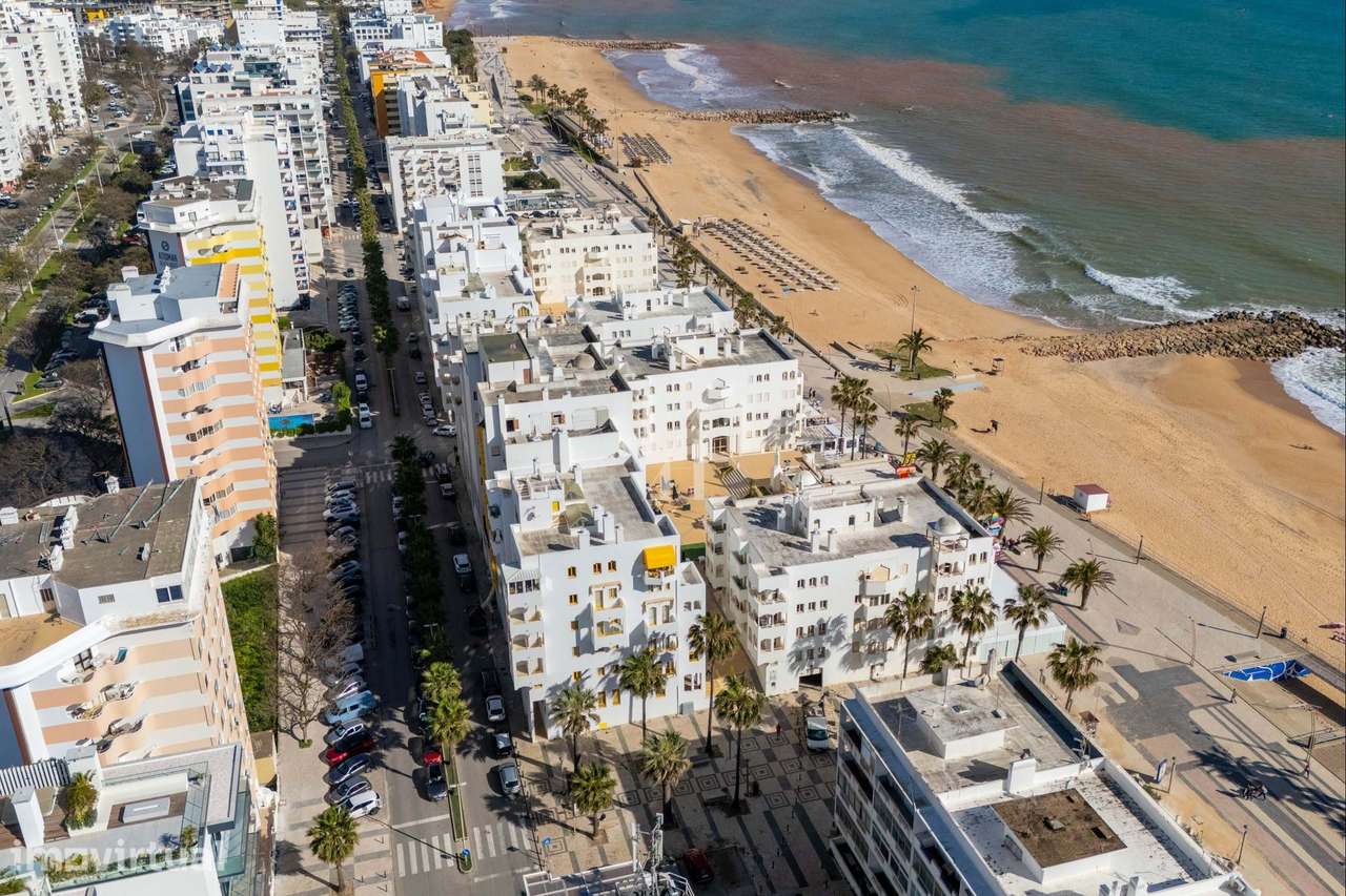 Apartamento T2 renovado para venda com vista mar em Quarteira - Grande imagem: 4/25