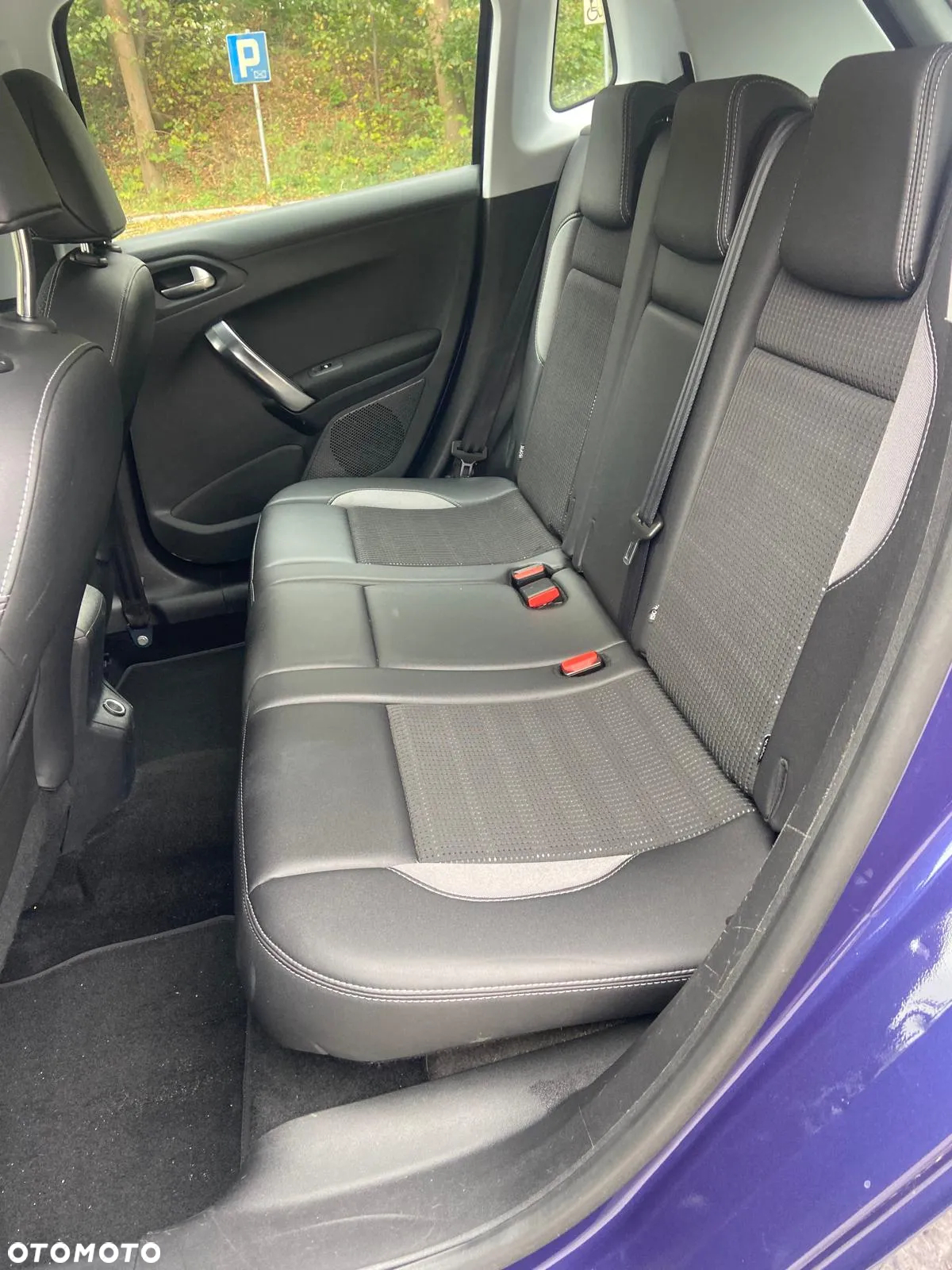 Peugeot 2008 1.2 Pure Tech Allure S&S - 17
