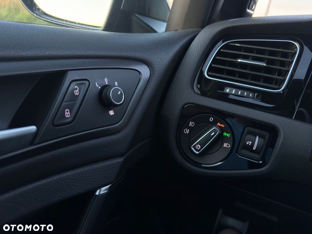 Volkswagen Golf - 23
